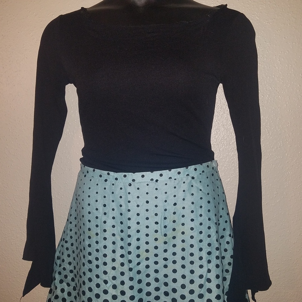 Black fitted split-end long sleeve blouse